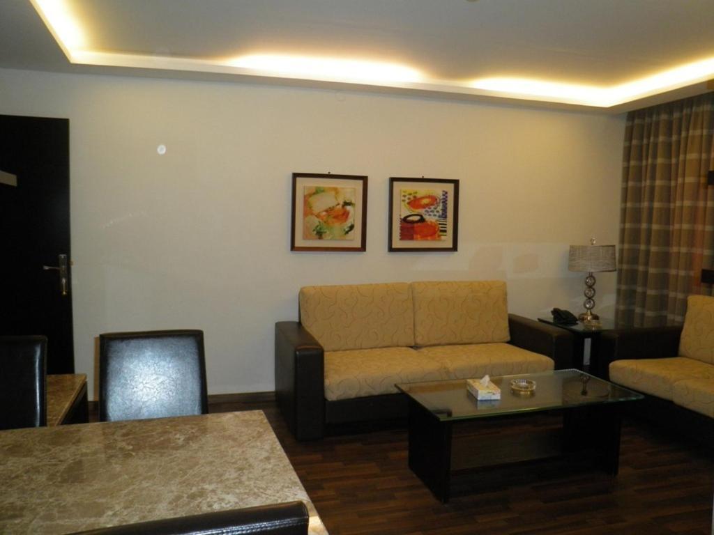 Granada Suites Hotel عمان الغرفة الصورة