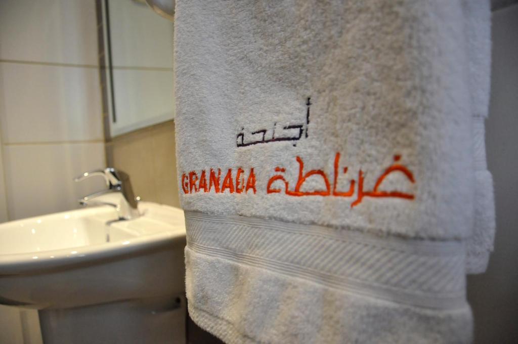 Granada Suites Hotel عمان الغرفة الصورة