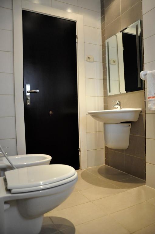 Granada Suites Hotel عمان الغرفة الصورة