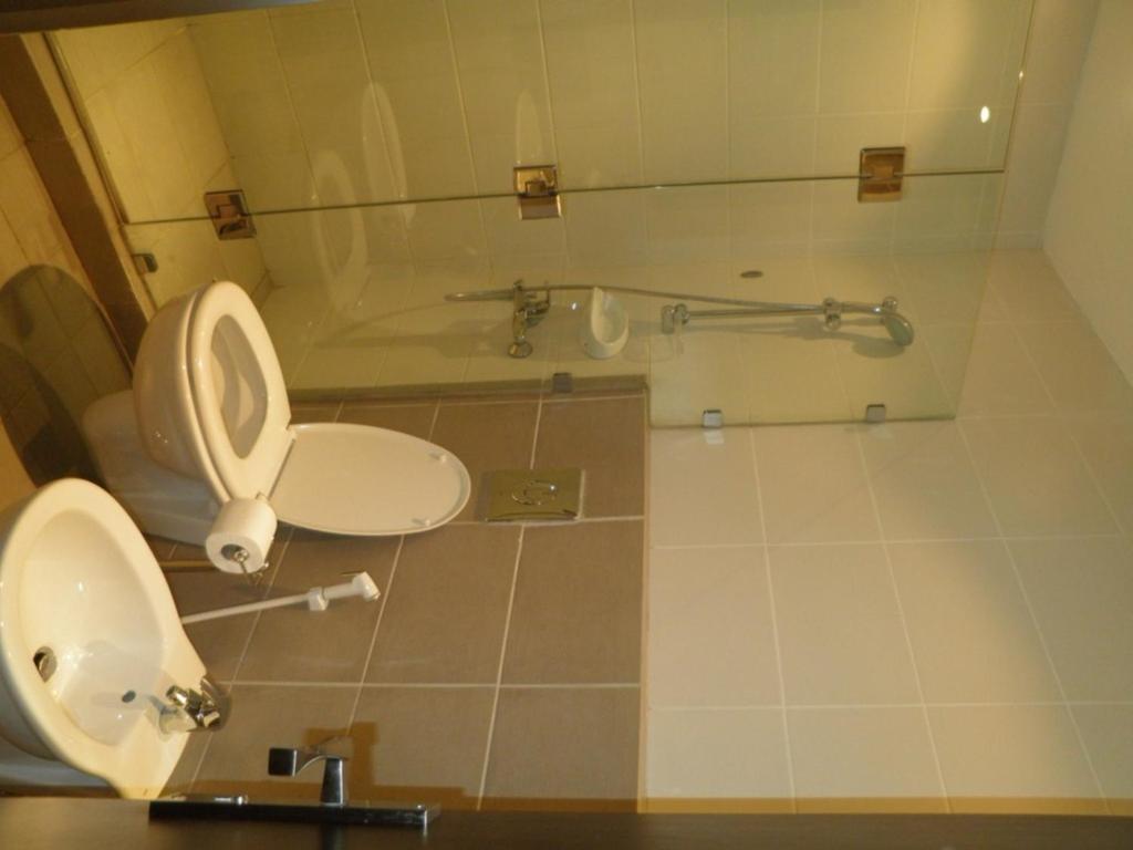 Granada Suites Hotel عمان الغرفة الصورة